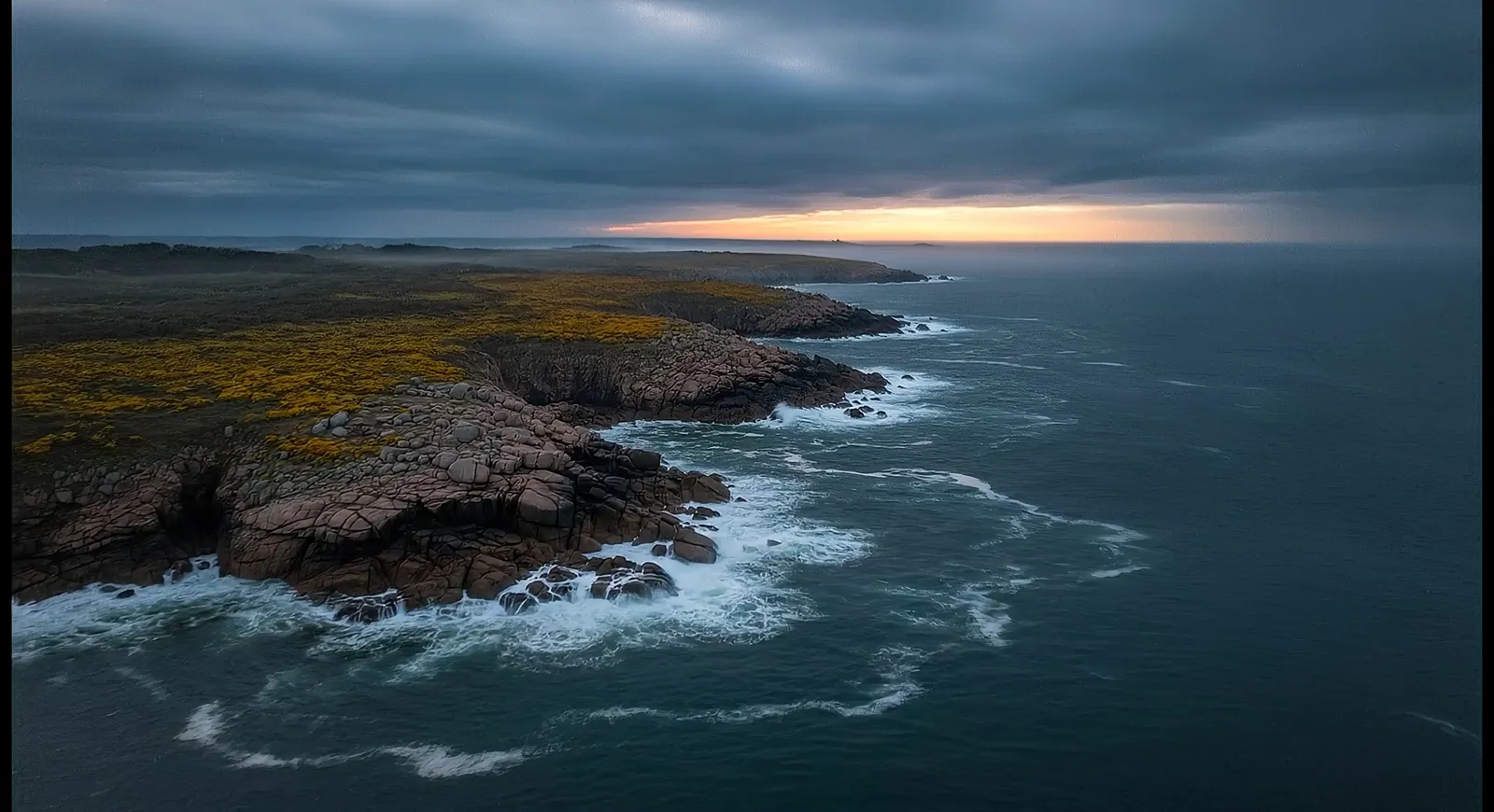 Côte sauvage de la presqu’île de Rhuys, granit et embruns